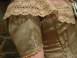 civil green sleeve detail