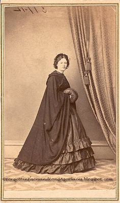Civil War full length cloak with fitted shoulders.